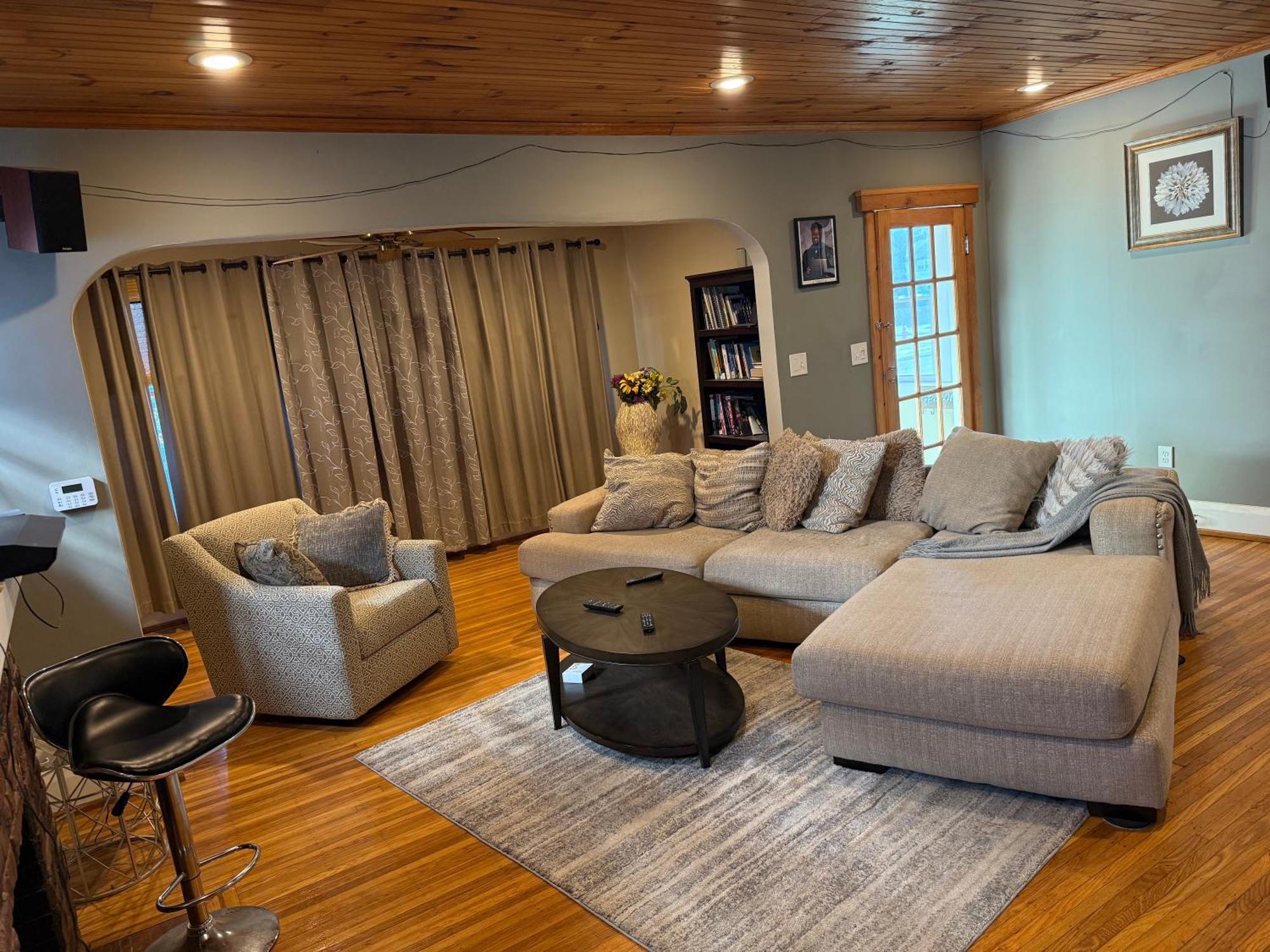 3 Bedroom Stylish House * Buffalo